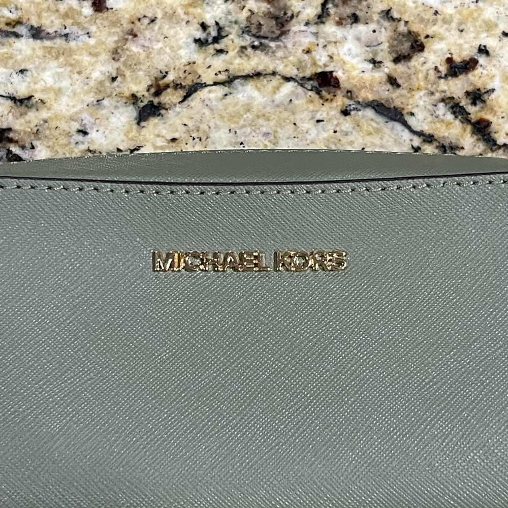 Michael Kors Case - Picture 2 of 9